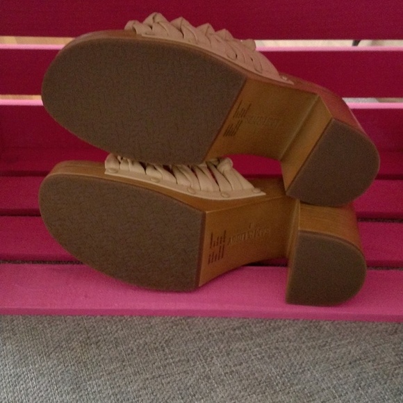 3 pairs of shoes - Picture 7 of 9